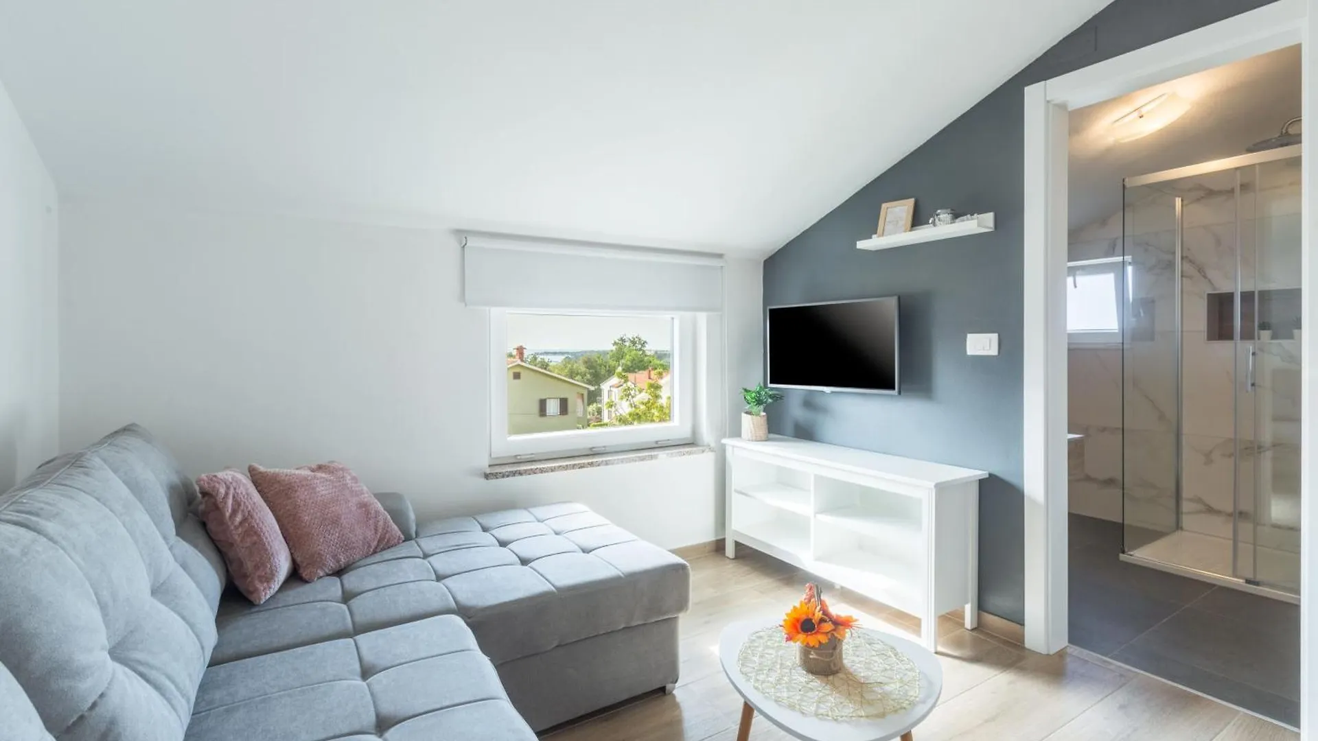 Moderne Ferienwohnung Mit Meerblick Porec