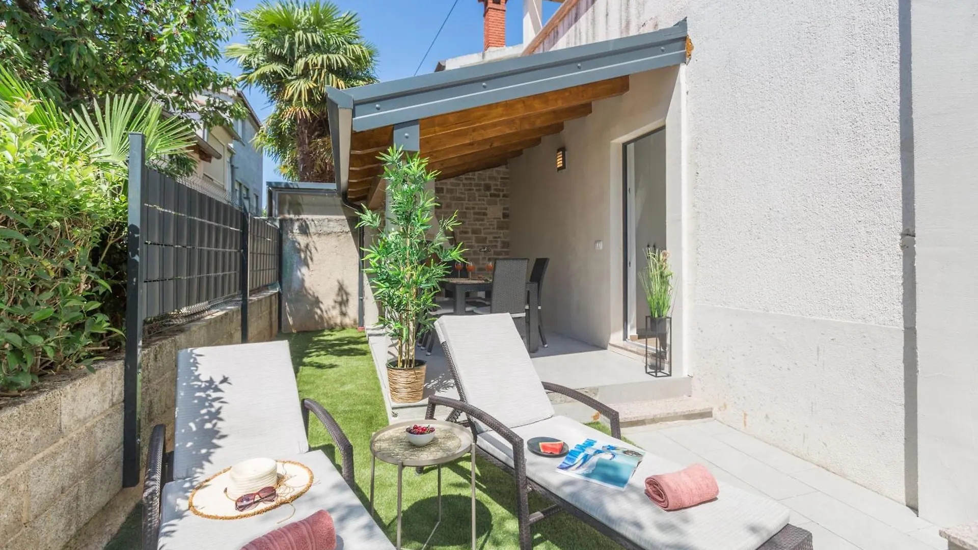 Apartment Moderne Ferienwohnung Mit Meerblick Porec